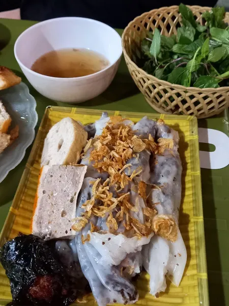 Bánh cuốn nóng cô Lan