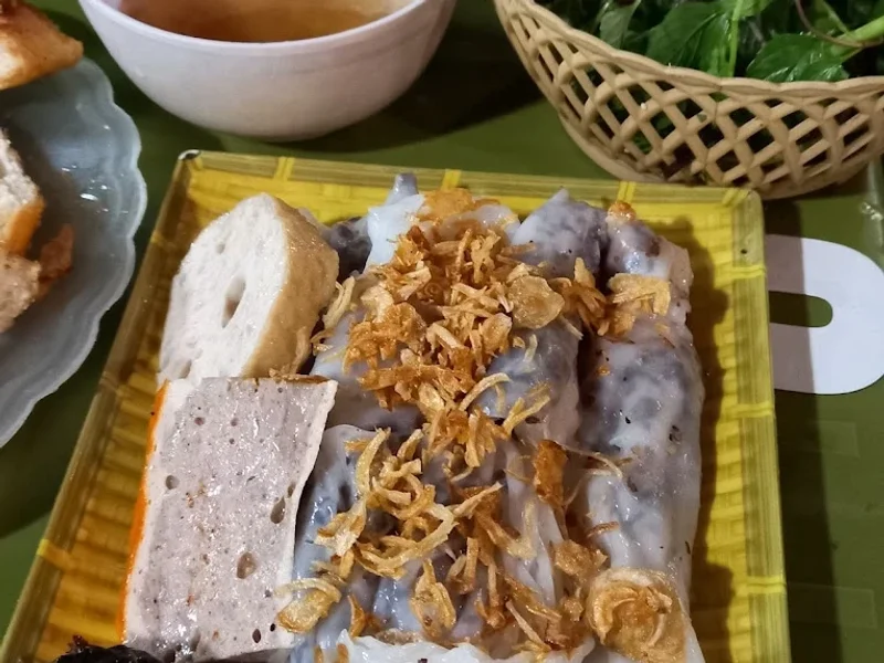 Bánh cuốn nóng cô Lan