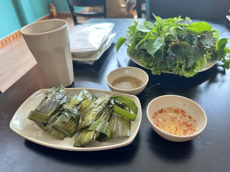 Bánh tráng cuốn thịt heo Phú Minh