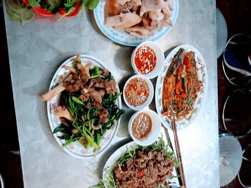 Cơm Phở Xuân Thành ( thịt dê cơm cháy )