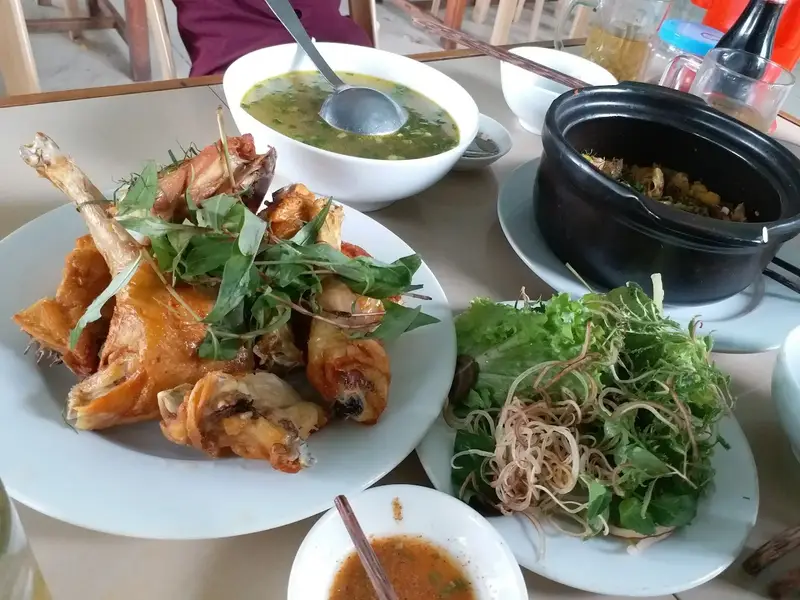 Quán Cơm Trung Huy