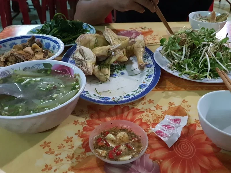 Quán Cơm Thùy Linh