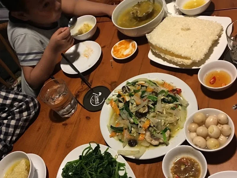 NHÀ HÀNG NGON TẠI HOA LƯ NINH BÌNH - NHÀ HÀNG HUYNDAI