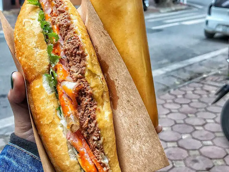 Bánh Mỳ. Xôi. Cháo. Trứng tần .Pon Pon