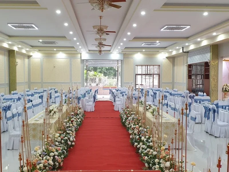 Tòa nhà New Moon Palace - Nhà hàng Xuân Dương