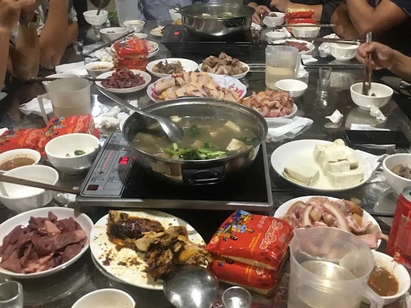 Cơm Gà Bình Dân Hữu Lợi