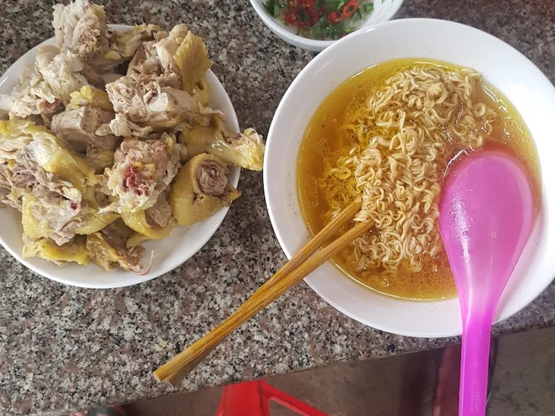 Nhà Hàng Sơn Luyến