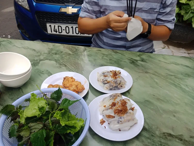 Bánh cuốn Chả mực bà Yến