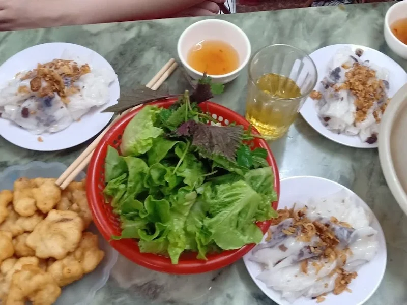 Bánh cuốn chả mực bà Huệ