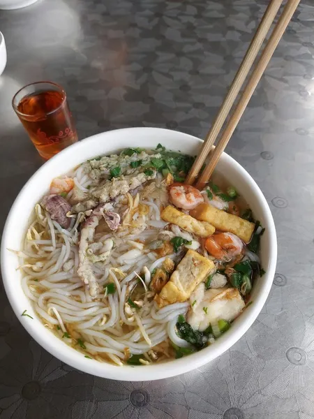 Bún hải sản bà châm