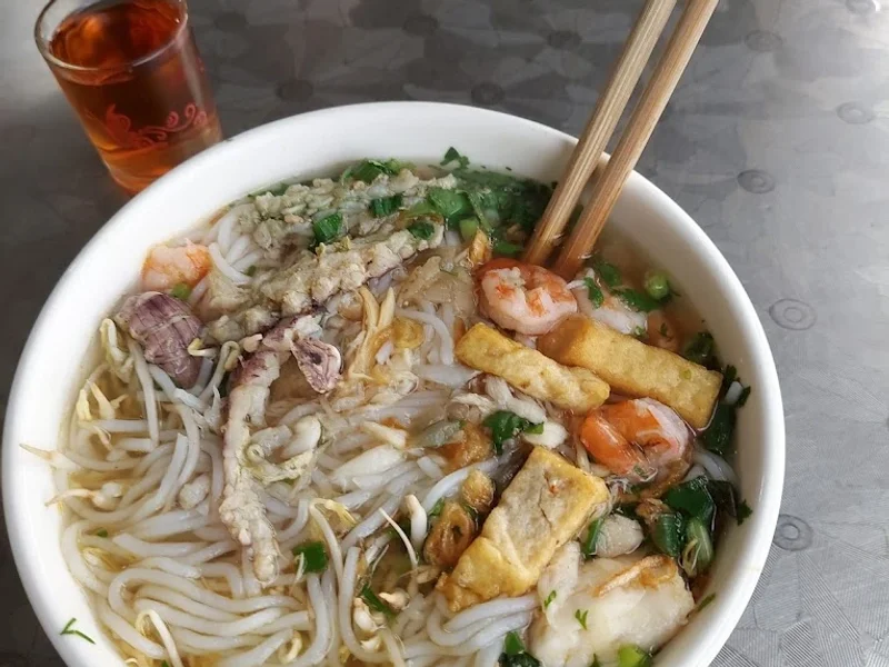 Bún hải sản bà châm