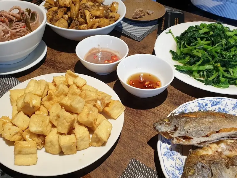 Cơm niêu Đồng Cau