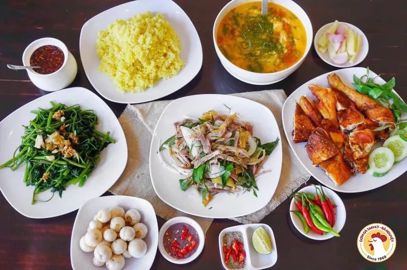 Cơm gà Tam Kỳ Bà Nguyệt