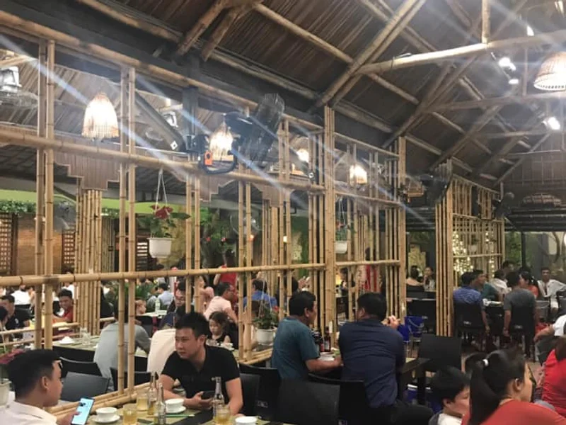 Nhà Hàng Đà Nẵng - Ho Xanh Restaurant