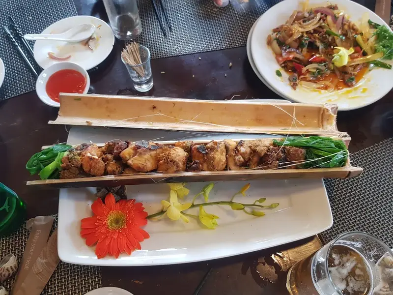 Làng Văn Hóa Ẩm Thực Nắng Sông Hồng