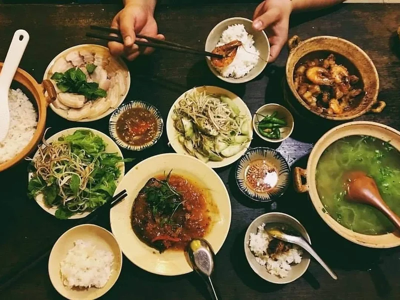 Tiệm cơm, cafe Hoa Giấy