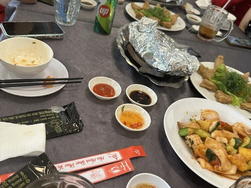 Quán Ăn Gia Đình Không Gian