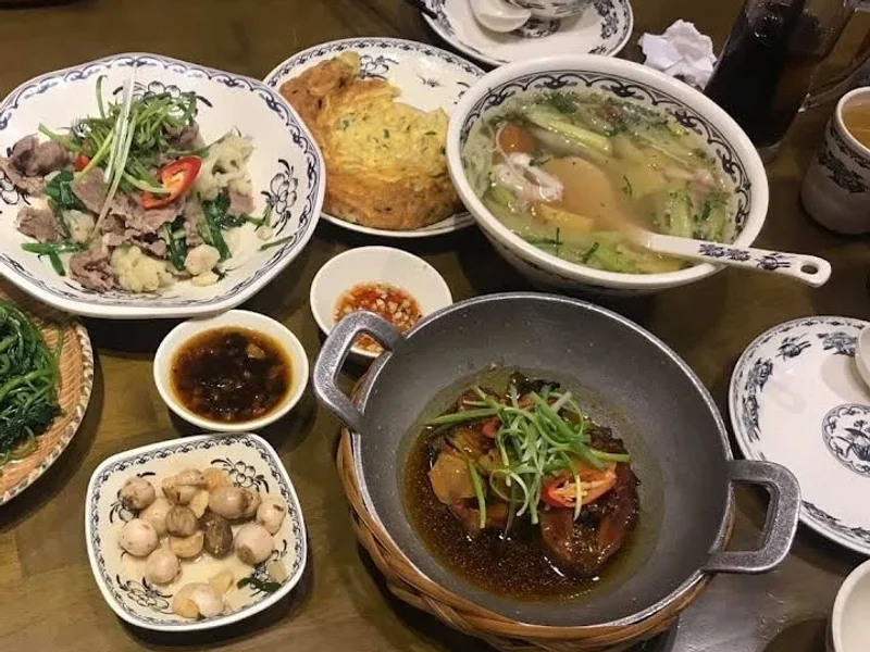 Cáo Restaurant (Nhà hàng cơm gia đình)