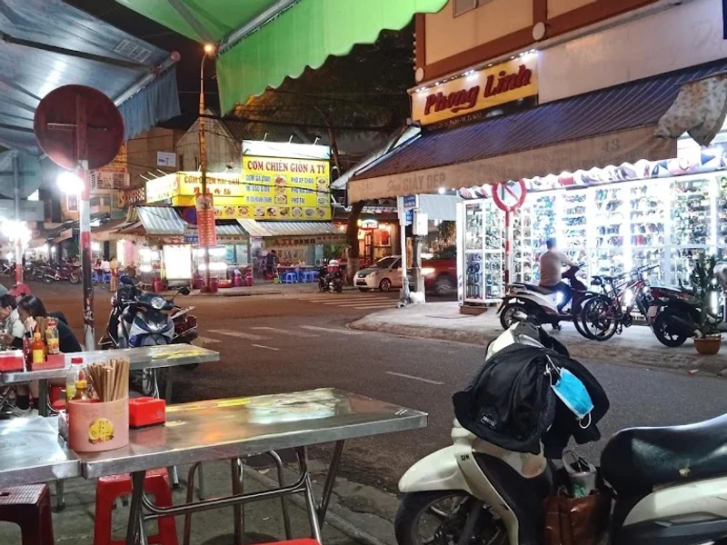 Quán Cơm Gà Bé Đen