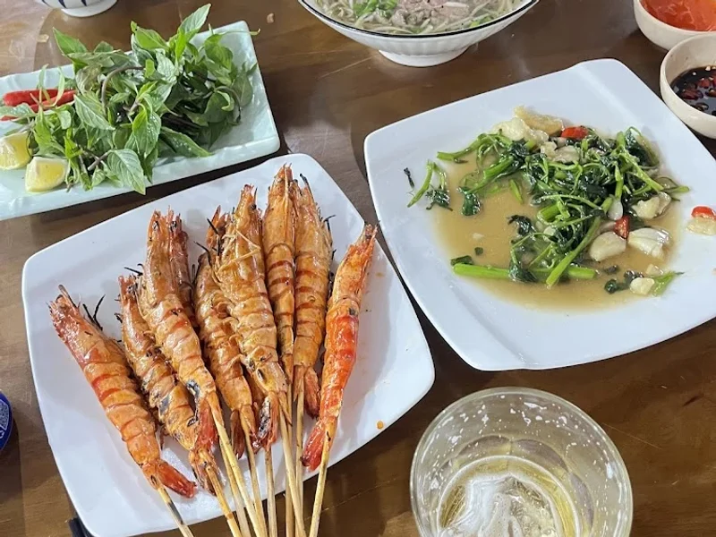 Cơm Gia Đình - Phở Hà Nội - Mỳ Quảng - Hải sản tươi sống bình dân