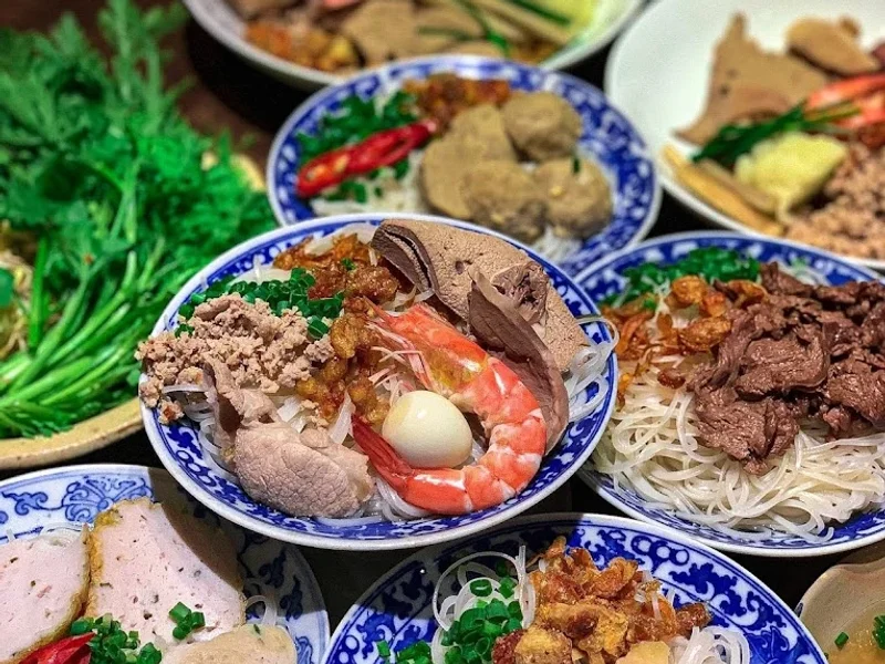 Hủ Tiếu Nồi Đất - Nguyễn Cảnh Chân