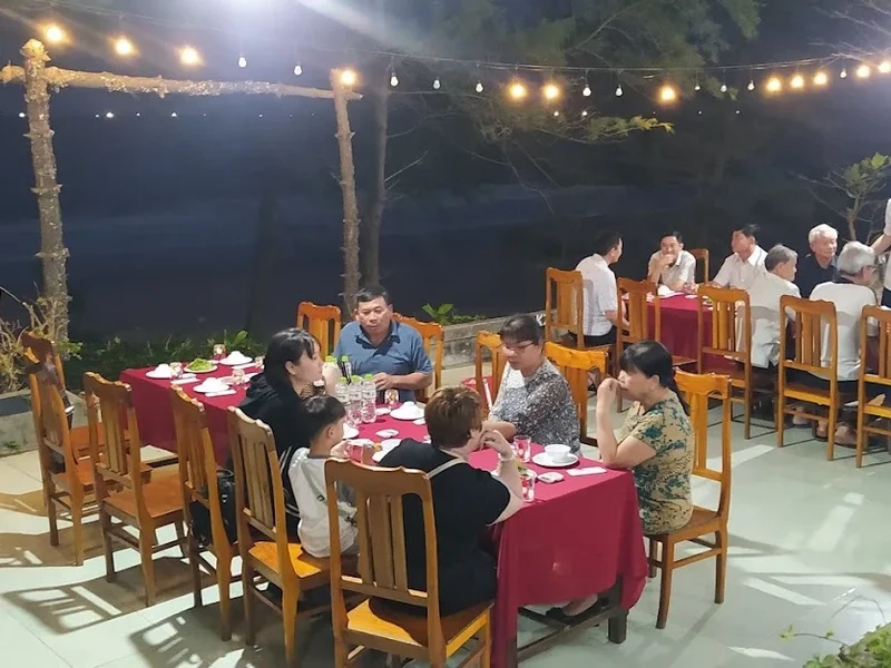 Nhà Hàng Quốc Dũng