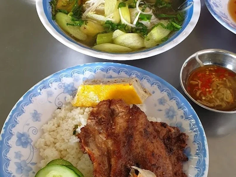 Cơm tấm Tư Râu