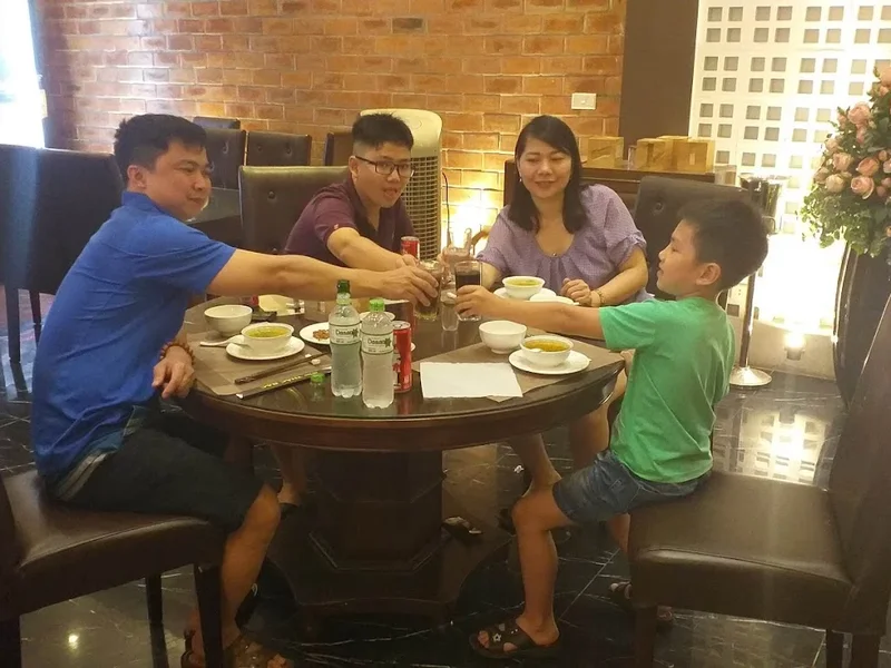 Nhà Hàng Thác Bạc Thế Giới Hải Sản Cá