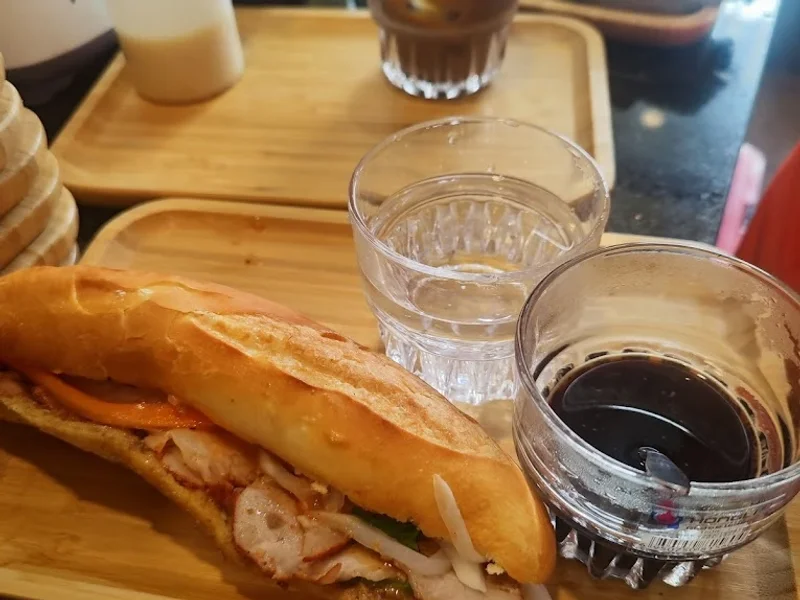 BÁNH MÌ TÂM HA NOI
