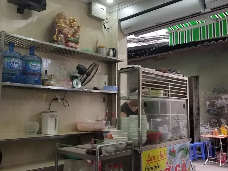 Lan Anh chuyên phở gà