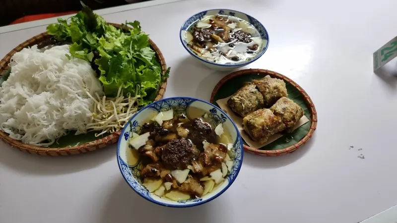 Bún Chả Que Tre Bình Chung