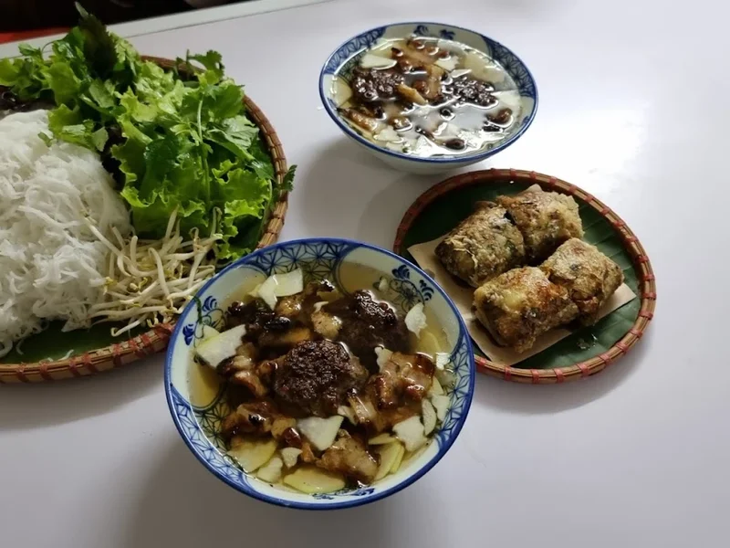 Bún Chả Que Tre Bình Chung
