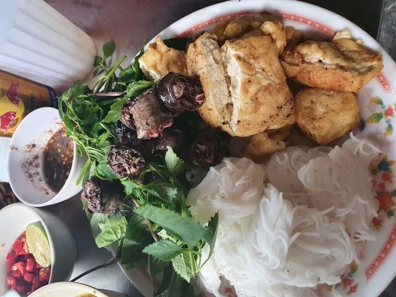 Bún Đậu, Mắm Tôm, Giả Cầy