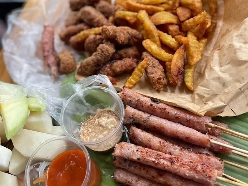 Quán Nem Chua Nướng Cô Phượng