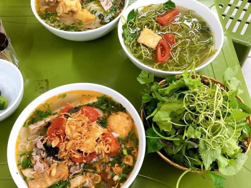 Bún riêu Huyền Béo