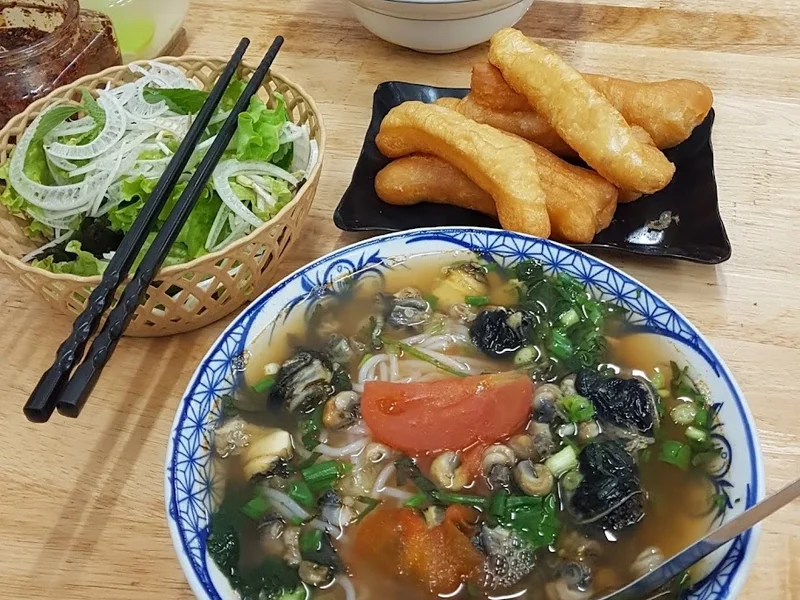 Bún Ốc Sườn Cô Sáu