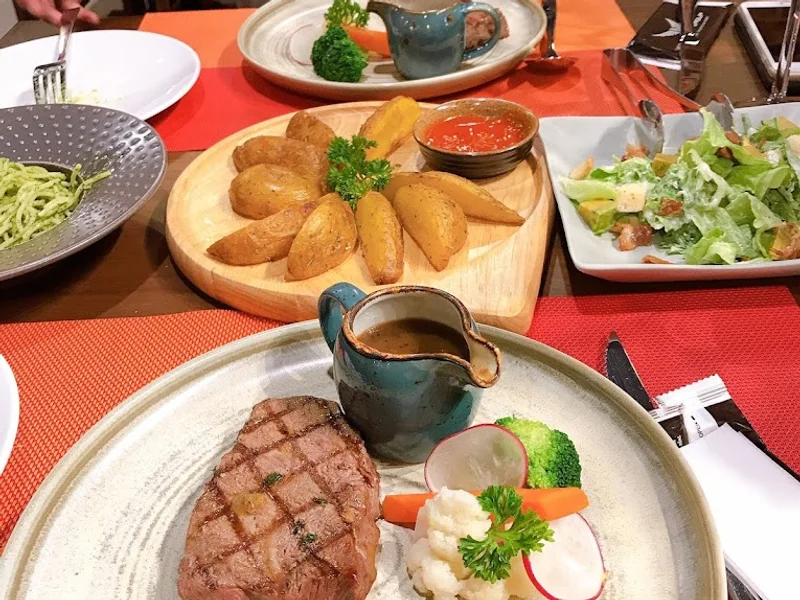 L'amour Steak and Massage - 152B Triệu Việt Vương