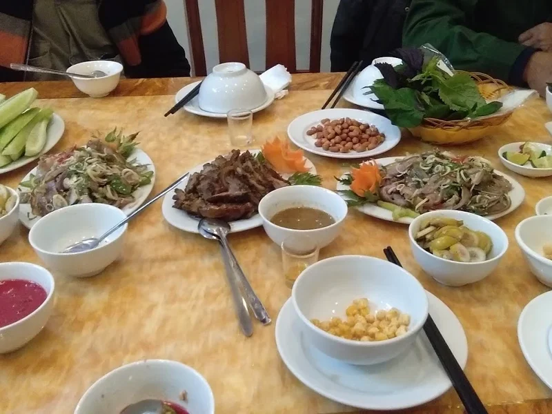 Nhà Hàng Vườn Trúc