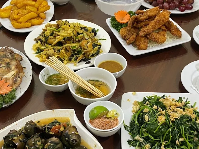 Nhà Hàng Trung Hậu