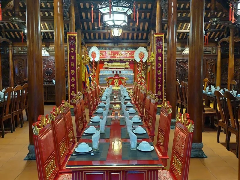 Nhà Hàng Không Gian Xưa Minh Mạng