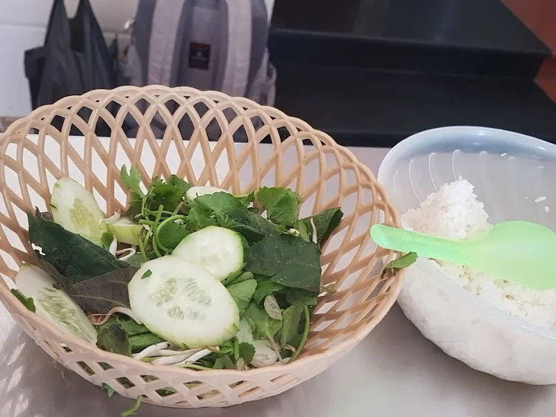 Quán cơm bà Huệ