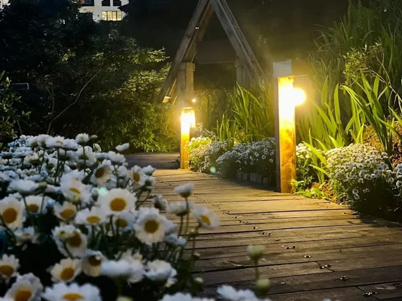 Tiệm Cà Phê Lưng Chừng