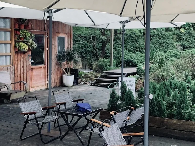 Tiệm Cà Phê Nhiệt Đới