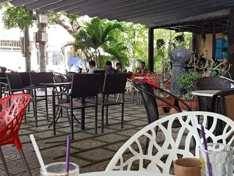 Cà Phê Sân Vườn Góc Phố