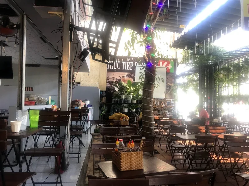 Cafe trà sữa heo vàng 1983