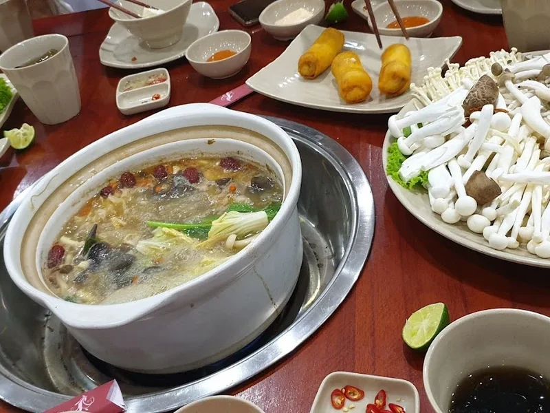 Lẩu nấm thiên nhiên