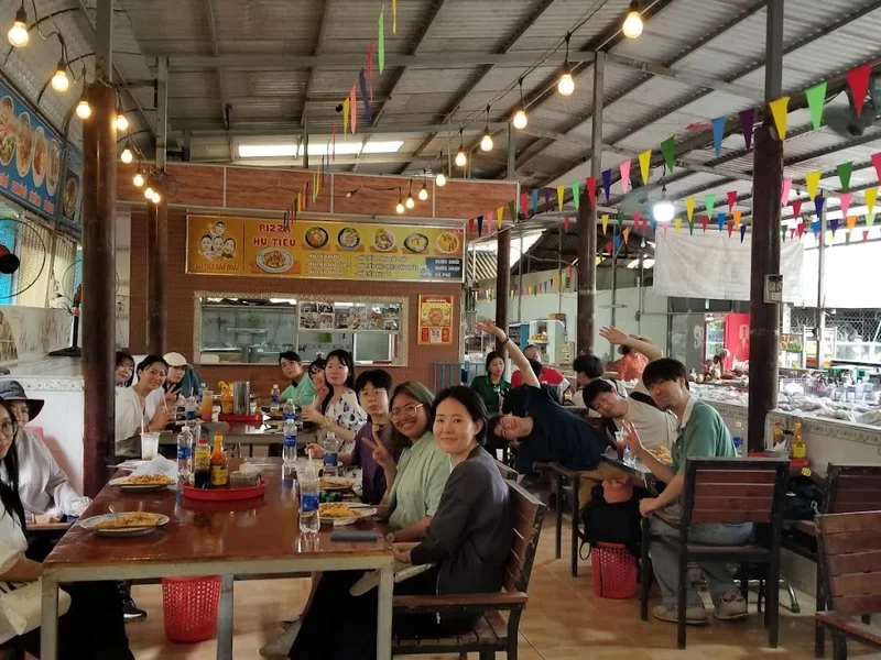 Pizza hủ tiếu Sáu Hoài