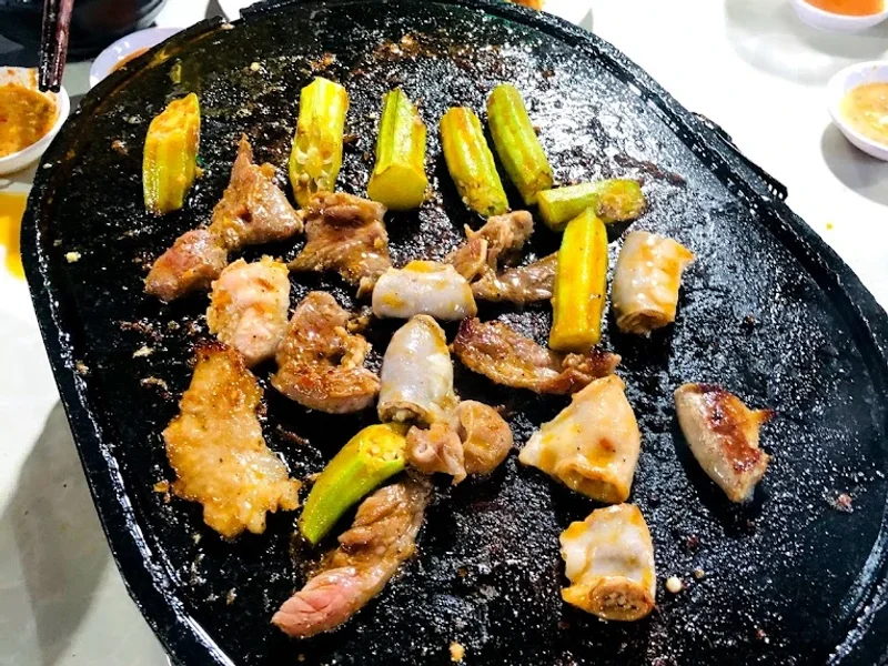 Quán Nhật Hoàng lẩu phèo , nướng đá