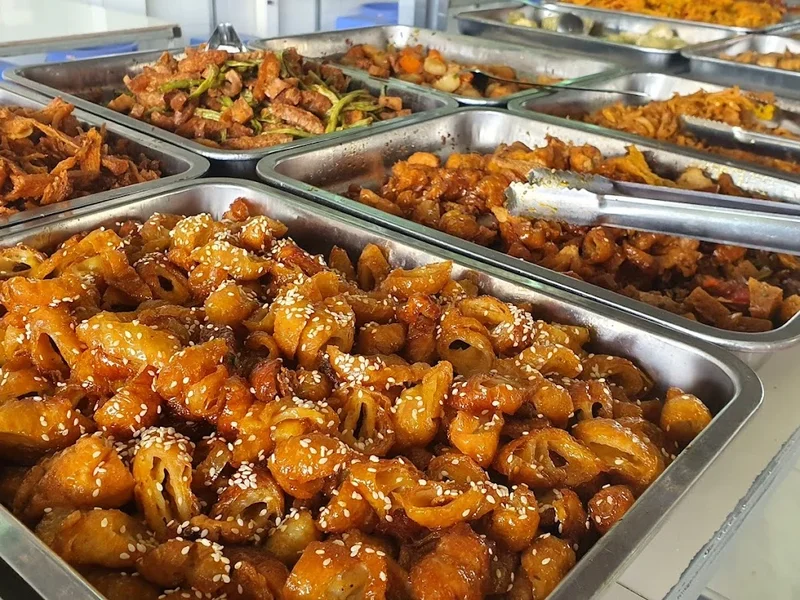 Quán Cơm Chay Tự Chọn HỒNG LAC2 có bãi đậu xe