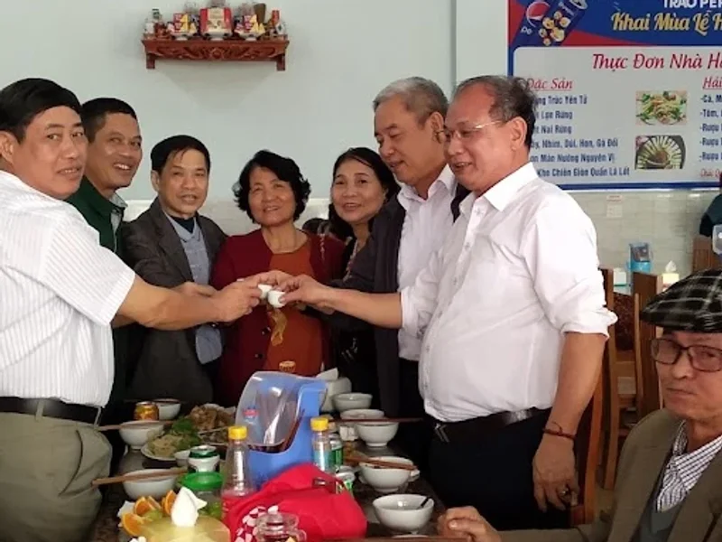 Quán Cơm Giáp Hà